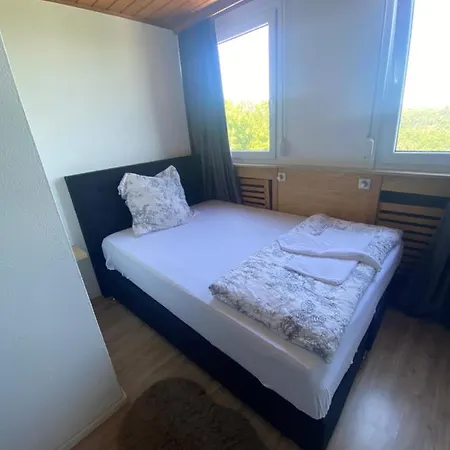 Zur Schoenen Aussicht Otel