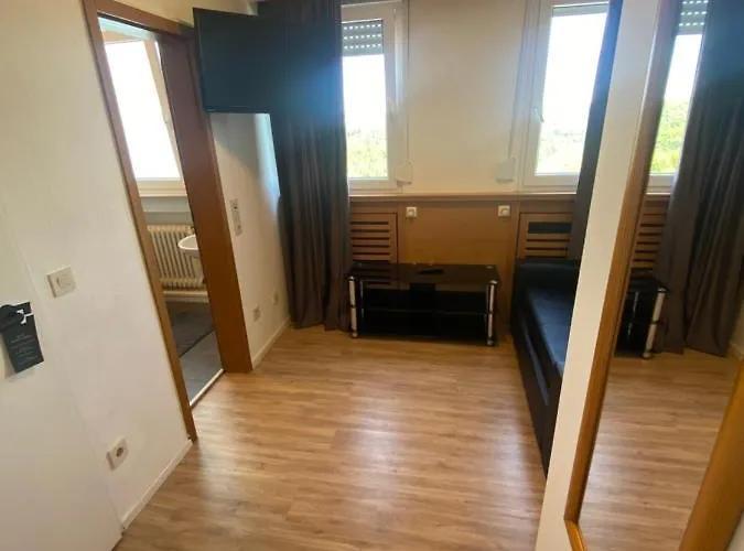 Zur Schoenen Aussicht Hotel *