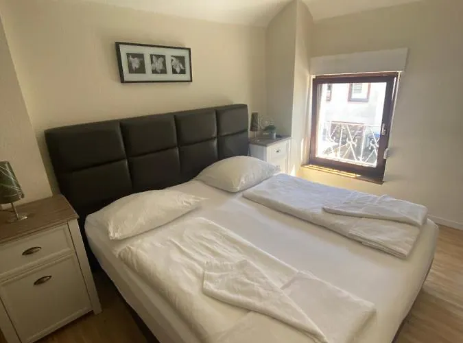 Zur Schoenen Aussicht Hotel *